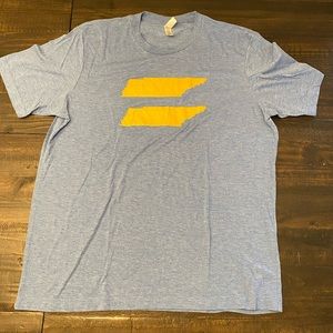 Cool light blue Tennessee T-shirt. Size XL